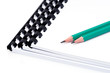 Crayons noirs sur carnets vierges Crayons noirs sur carnets vierges