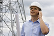 Ingenieur telefoniert