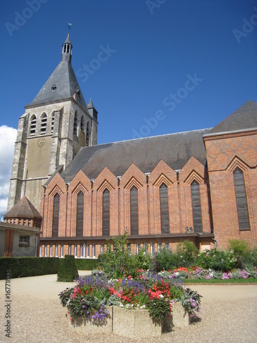 parvis de l'église de Gien