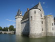 chateau au milieu de l'eau