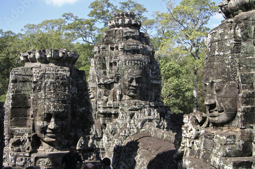 Têtes monumentales du site "BAYON" aux temples d'Angkor