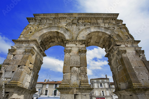 france,charente maritime,saintes : arc romain de germanicus
