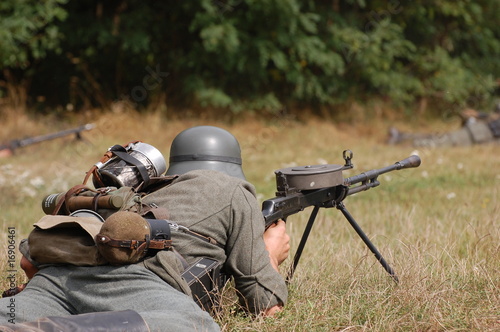 Foto: German soldier.WW2 reenacting. Kiev,Ukraine German soldier.WW2 reenacting. Kiev,Ukraine