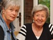 Zwei Seniorinnen im Gespräch VII Zwei Seniorinnen im Gespräch VII