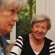 Zwei Seniorinnen im Gespräch VIII Zwei Seniorinnen im Gespräch VIII