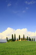 Wolkenhimmel, Zypressen, Haus, Toskana, Val d Orcia, Italien