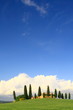 Wolkenhimmel, Zypressen, Haus, Toskana, Val d Orcia, Italien