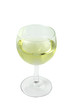 Verres de vin blanc sur fond blanc