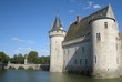 chateau au milieu de l'eau