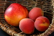 Pêche et abricots