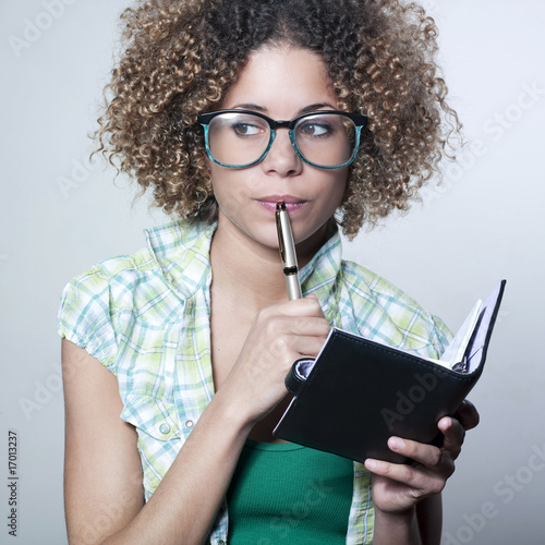 Photo: femme agenda lunettes stylo femme agenda lunettes stylo