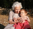 grand-mère et sa petite fille grand-mère et sa petite fille