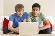 Foto: Two Boys Using Laptop At Home Two Boys Using Laptop At Home