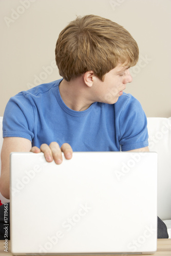 Foto: Worried Looking Boy Using Laptop Worried Looking Boy Using Laptop