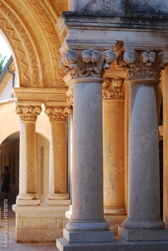 colonne - monastére