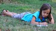 devoirs dans l'herbe