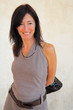 été en ville - Jeune femme active, naturelle et souriante
