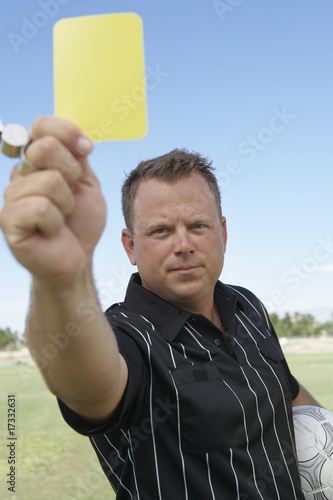 Foto: Soccer Referee Showing Yellow Card Soccer Referee Showing Yellow Card