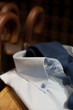 Chemise et cravate dans une vitrine Chemise et cravate dans une vitrine