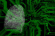 Fingerabdruck vor gruenem Motherboard