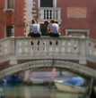 gondolier sur le pont à Venise gondolier sur le pont à Venise