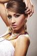 Photo : fashion woman with jewelry fashion woman with jewelry