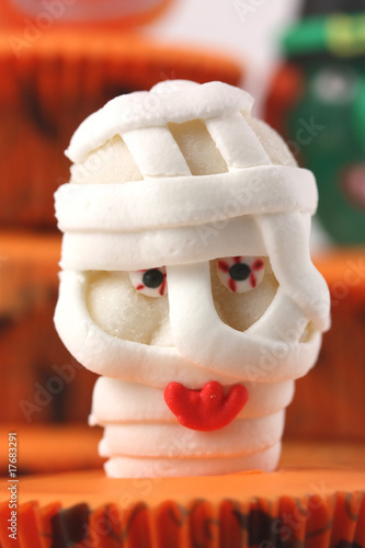 Photo: Mummy sweet on cup cake Mummy sweet on cup cake