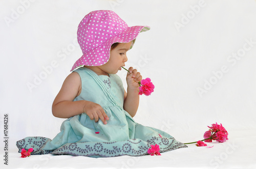Foto: Baby with flowers Baby with flowers
