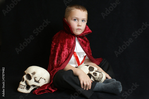 Foto: moody vampire and sculls moody vampire and sculls