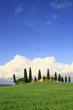 Wolkenhimmel,Zypressen,Haus,Toskana,Val d Orcia,Italien