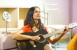 Foto: lady with guitar lady with guitar