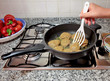 Frikadellen braten 06