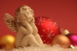 Weihnachtsengel mit Kugeln