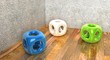 cubi colorati su legno