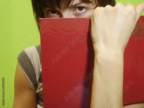 Photo: mujer con libro mujer con libro
