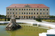 schloss Hof gesamt mit Brunnen