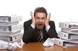 Foto: Stressed business man screams frustrated in office - Stress Stressed business man screams frustrated in office - Stress