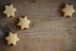 sablés de Noël étoiles sur bois sablés de Noël étoiles sur bois