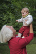 Oma mit Enkeltochter Oma mit Enkeltochter