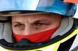regard concentré d'un pilote de course automobile regard concentré d'un pilote de course automobile