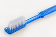 Foto: close-up of a blue toothbrush close-up of a blue toothbrush