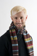 Photo: Mann mit Schal und Winterpullover Mann mit Schal und Winterpullover