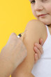 Injection vaccin enfant