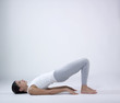 jeune fille fitness abdominaux sport