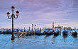 Venezia acqua alta, gondole