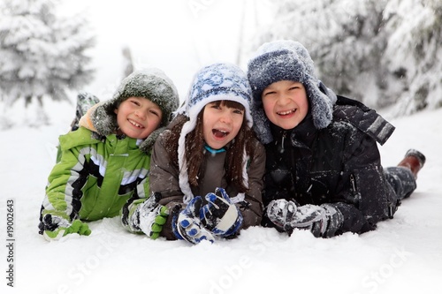 Foto: Children playing in snow Children playing in snow