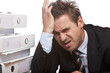 Stressed business man has bad headache in office - Kopfschmerz