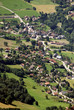 Vue aérienne village des Alpes