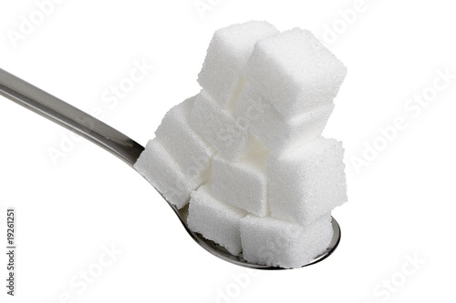 Photo: Häufchen Zuckerwürfel auf einem Löffel Häufchen Zuckerwürfel auf einem Löffel