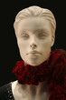 mannequin a l'echarpe rouge mannequin a l'echarpe rouge